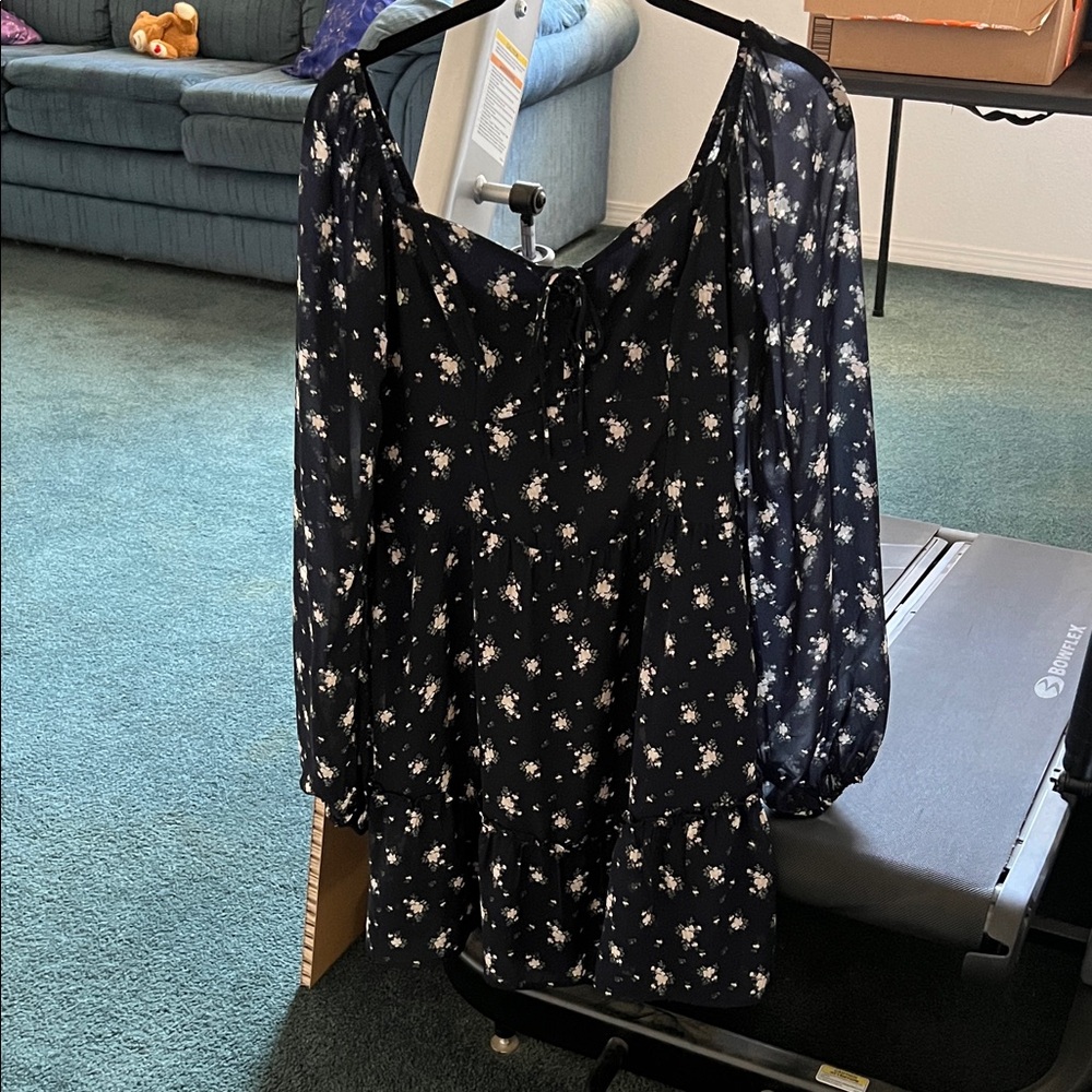 Hollister navy w/ floral pattern chiffon long-sleeve mini dress in Large